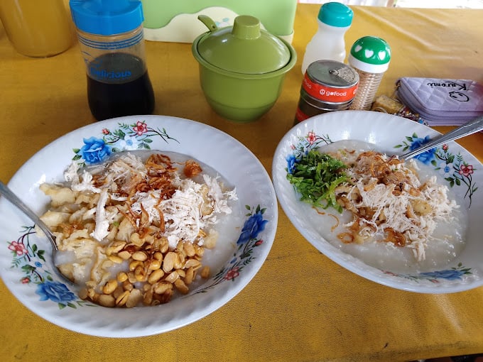 Bubur Ayam Jakarta Ini Selalu Berhasil Menghangatkan Suasana Hati