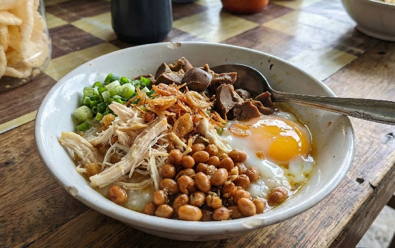 Perbandingan Nilai Gizi Bubur Ayam Jakarta 46 untuk Sarapan, Apakah Mencukupi?